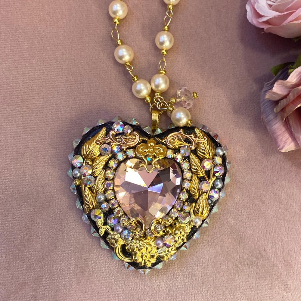 Large pink heart necklace